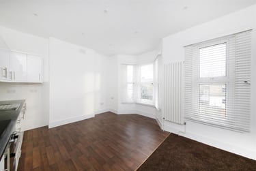 2 bed flat, Dayton Grove, Peckham, London, SE152NX - Image 10
